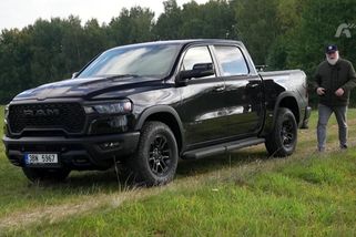 Tohle je podle experta Pepy nejlepší auto. Má šest metrů a jezdí za 12 litrů na sto | Autosalon TV Prima